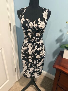Women’s Black Floral Sheath Dress - Elegant White Flower Print